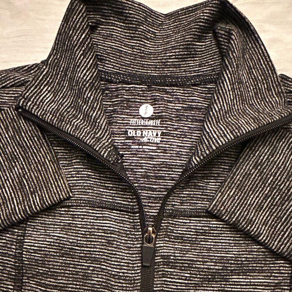 Old Navy Active Women's SP Regular Gray Striped Zip Running jacket W/Thumb Holes